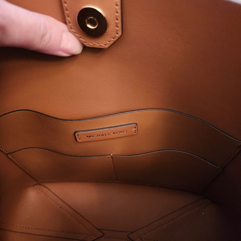 Michael Kors MK Brown Monogram Brown Shoulder Bag - Picture 5 of 7